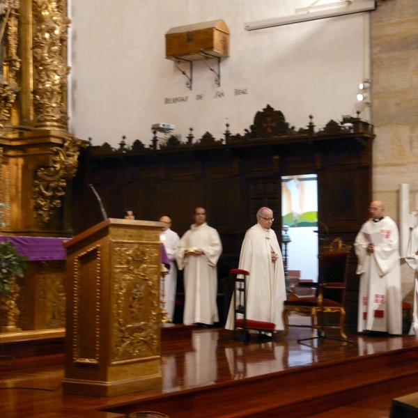 El obispo preside la vigilia de la Inmaculada en la iglesia de San Torcuato