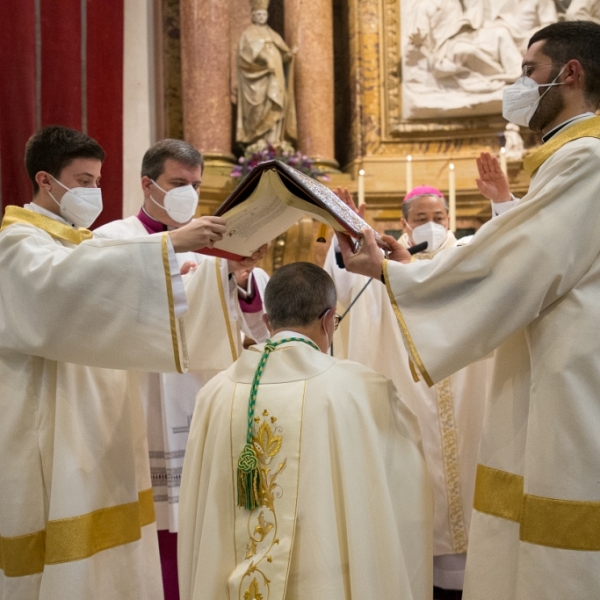 Ordenación y toma de posesión de don Fernando