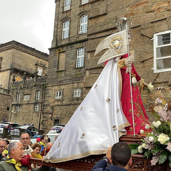 Medio millar de zamoranos en Santiago acompañando a la Virgen de la Concha