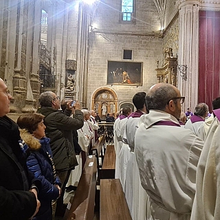 La catedral se llena para despedir a Benedicto XVI