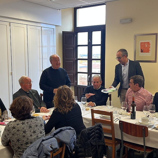 Profesores de religión celebran un día de formación y convivencia con sus compañeros jubilados