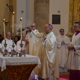 La iglesia de San Andrés reúne al presbiterio zamorano en torno a la Misa Crismal