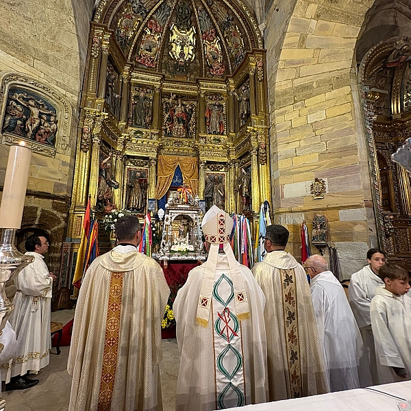 Benavente celebra la Veguilla con una llamada a ser bálsamo y esperanza