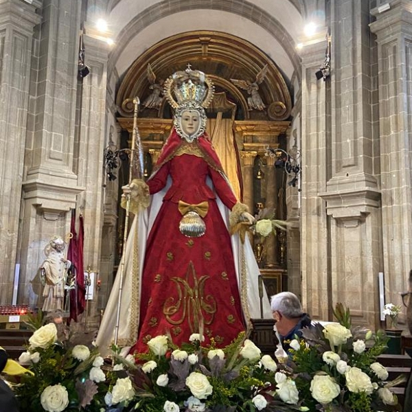 Medio millar de zamoranos en Santiago acompañando a la Virgen de la Concha