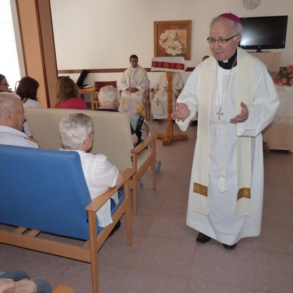 Unción de enfermos en la Residencia de Villarrín