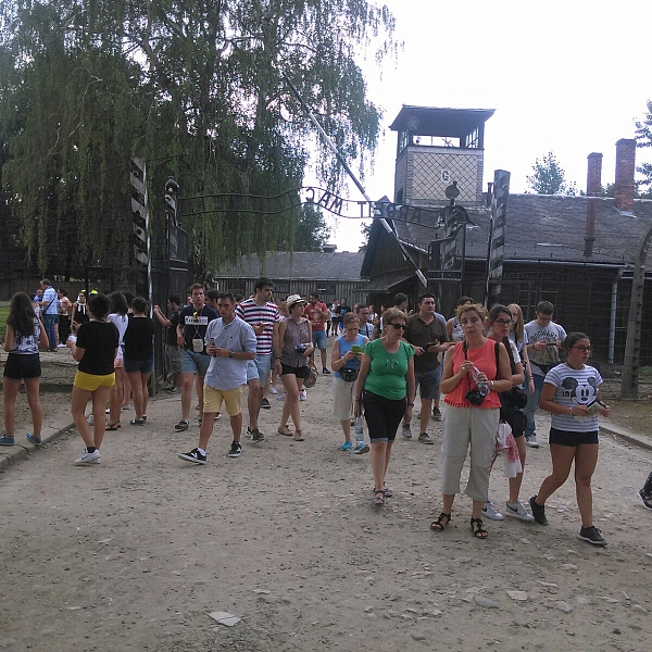 Grupo neocatecumenal en Auschwitz