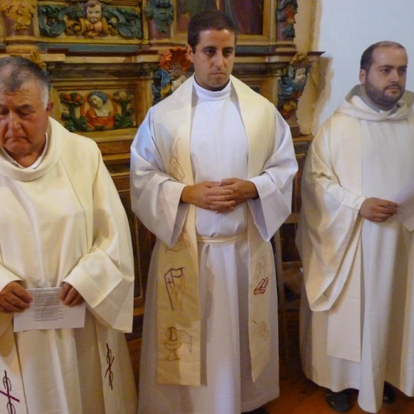 Eucaristía y unción en la iglesia de Villarrín