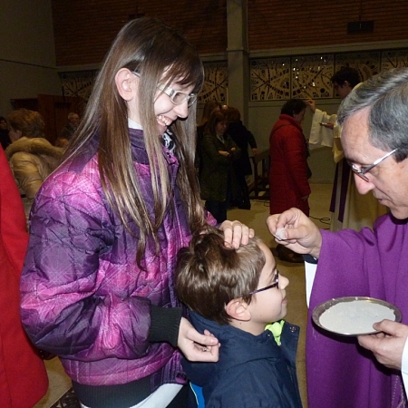 Imposición de la ceniza en Cristo Rey