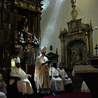 La iglesia de San Andrés reúne al presbiterio zamorano en torno a la Misa Crismal