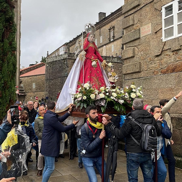 Medio millar de zamoranos en Santiago acompañando a la Virgen de la Concha