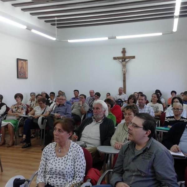 Mesa redonda en la Casa de la Iglesia