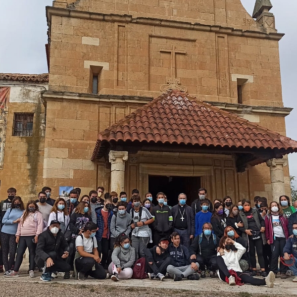 Los jóvenes, al Cristo de Morales