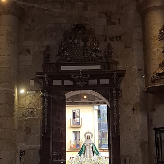 El atrio de la catedral se llena para celebrar el Jubileo de las Cofradías