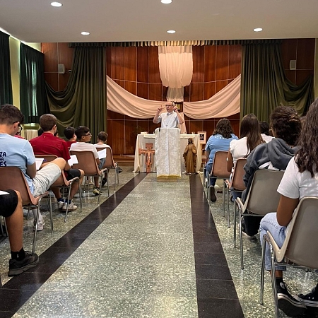 El campamento TABOR reúne a medio centenar de adolescentes en Dueñas
