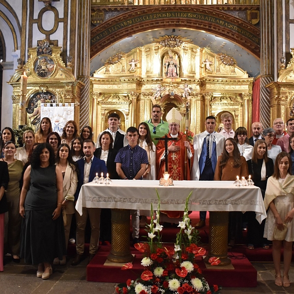 Treinta y tres adultos reciben el don del Espíritu en Pentecostés
