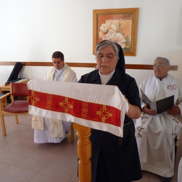 Unción de enfermos en la Residencia de Villarrín