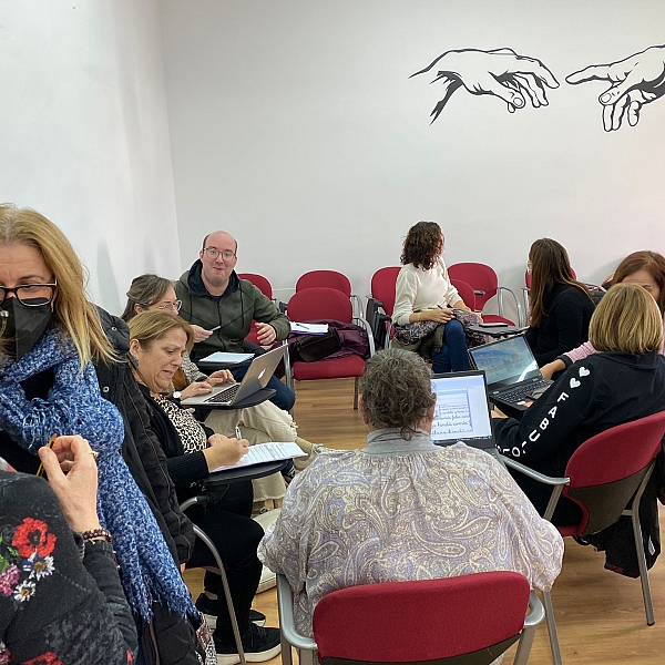 Profesores de religión celebran un día de formación y convivencia con sus compañeros jubilados