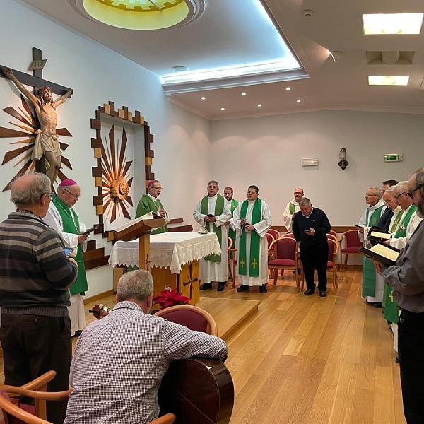Don Fernando preside la eucaristía de los ejercios espirituales para sacerdotes