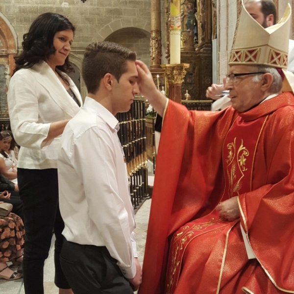 Vigilia de Pentecostés y confirmaciones de adultos