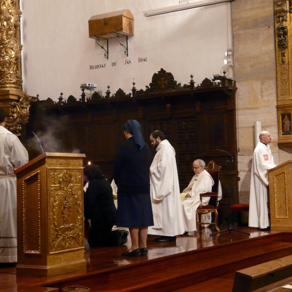 El obispo preside la vigilia de la Inmaculada en la iglesia de San Torcuato