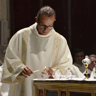 La diócesis inicia el curso con la celebración del rito de la dedicación del altar de la catedral