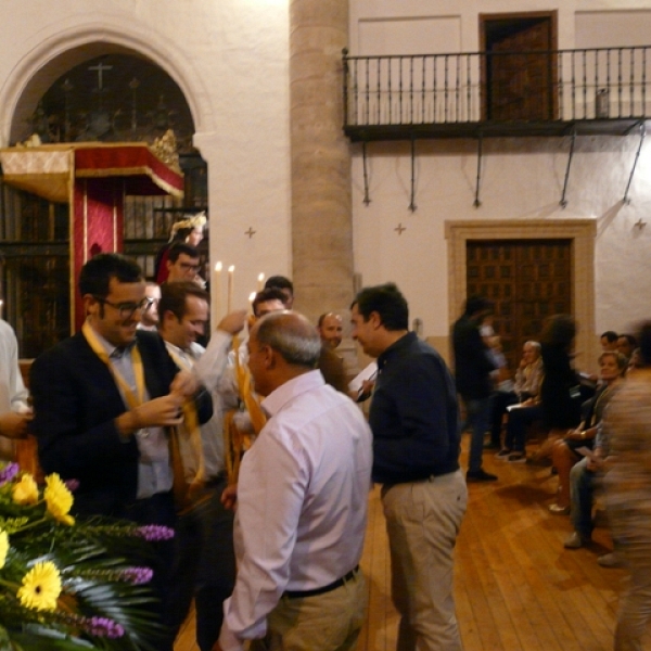 Imposición de medallas a los hermanos de la Asociación Virgen de la Saleta