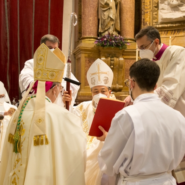 Ordenación y toma de posesión de don Fernando