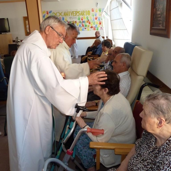 Unción de enfermos en la Residencia de Villarrín