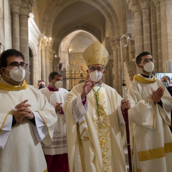 Ordenación y toma de posesión de don Fernando