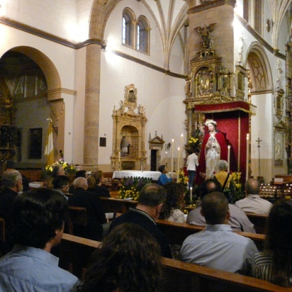 Imposición de medallas a los hermanos de la Asociación Virgen de la Saleta