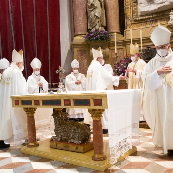 Ordenación y toma de posesión de don Fernando