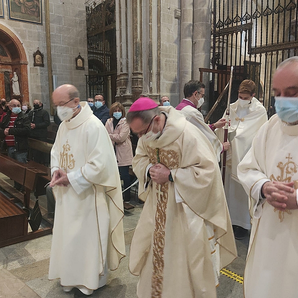 El obispo preside la celebración de la Navidad en la Catedral