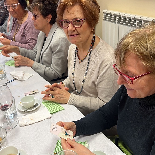 Profesores de religión de diferentes generaciones celebran un día de formación y convivencia