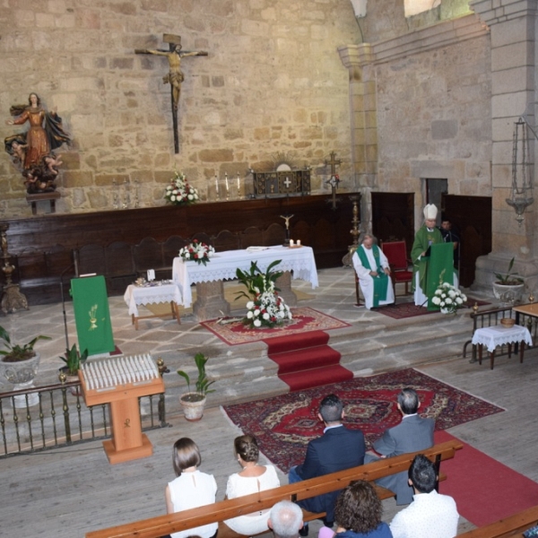 El obispo en Fermoselle tras el incendio