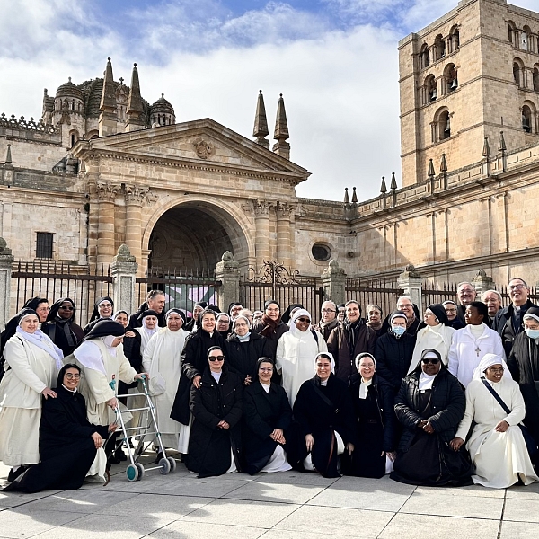 El cardenal Ángel Fernández Artíme visita Zamora y mantiene un encuentro con la vida consagrada