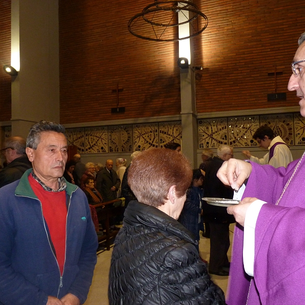 Imposición de la ceniza en Cristo Rey