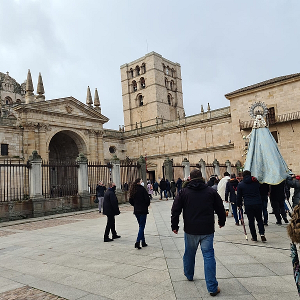 Las principales  imágenes de la diócesis desfilan en la clausura del Jubileo