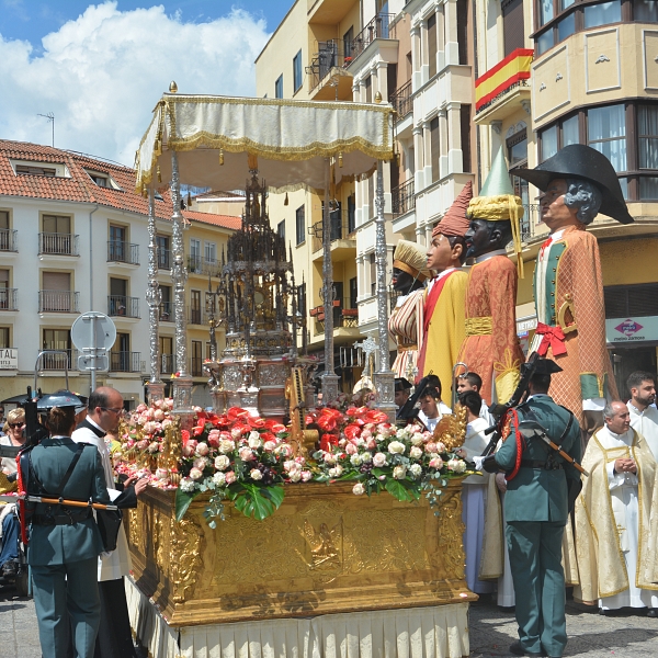 Un Corpus que dejó pequeña la Catedral