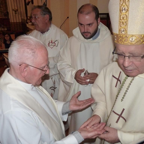 Eucaristía y unción en la iglesia de Villarrín