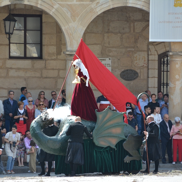 Un Corpus que dejó pequeña la Catedral