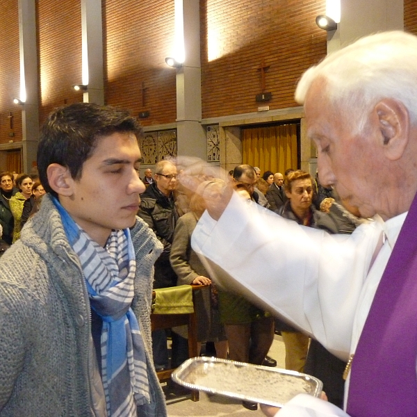 Imposición de la ceniza en Cristo Rey