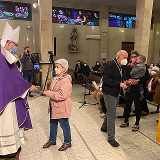 El obispo preside el primer día del triduo del Cristo de la Salud en Benavente