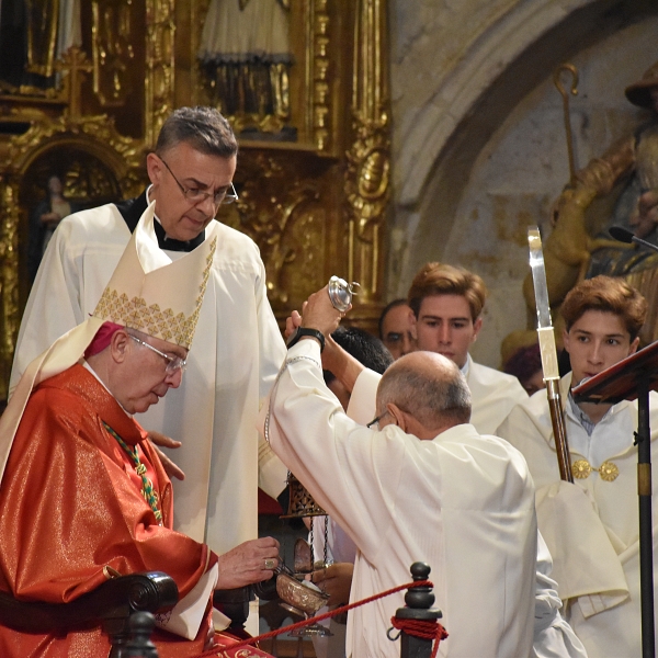 Treinta y tres adultos reciben el don del Espíritu en Pentecostés