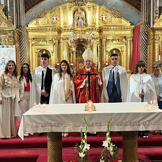 Treinta y tres adultos reciben el don del Espíritu en Pentecostés
