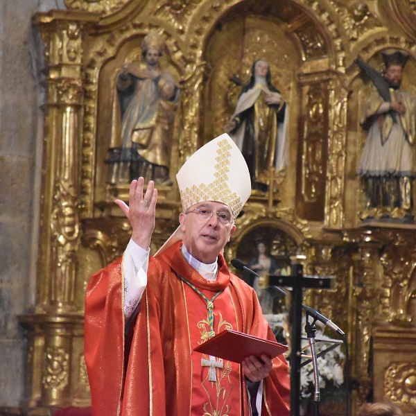 Treinta y tres adultos reciben el don del Espíritu en Pentecostés