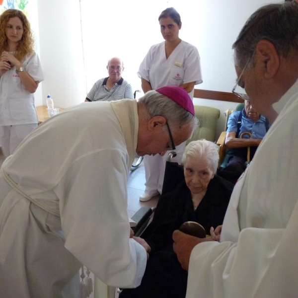 Unción de enfermos en la Residencia de Villarrín