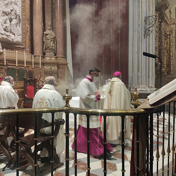 El obispo preside la celebración de la Navidad en la Catedral