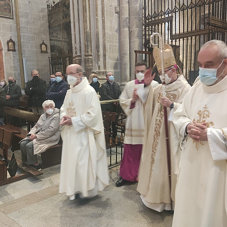 El obispo preside la celebración de la Navidad en la Catedral