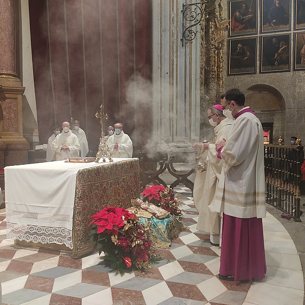 El obispo preside la celebración de la Navidad en la Catedral