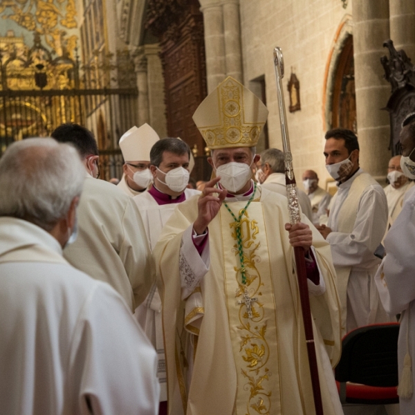 Ordenación y toma de posesión de don Fernando